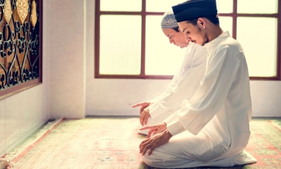 তাশাহহুদ কীভাবে পড়তে হয়