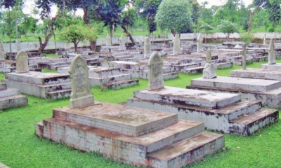 ডিনস্টন সিমেট্রিতে