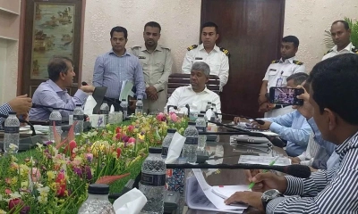 মোংলা কাস্টমস হাউসের সুন্দরবন সম্মেলন কক্ষে সাংবাদিকদের সঙ্গে মতবিনিময় সভা বক্তব্য দেন এনবিআর‘র চেয়ারম্যান মো. আবদুর রহমান খান। ছবি- রূপালী বাংলাদেশ