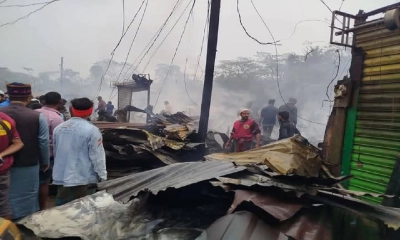 রামগতিতে আগুনে ইউনিয়ন পরিষদসহ ২২ দোকান পুড়ে ছাই