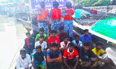 ৯৯৯ নম্বরে ফোন, ট্রলারসহ ১৪ জেলে উদ্ধার