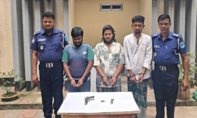 নরসিংদীতে বিদেশি পিস্তল ও গুলিসহ আটক ৩