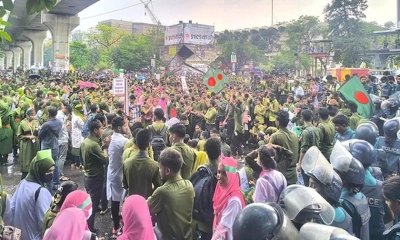 নার্সিং শিক্ষার্থীদের শাহবাগ অবরোধ, যানজটে দুর্ভোগ