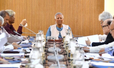 রাতে জরুরি বৈঠকে বসছে উপদেষ্টা পরিষদ