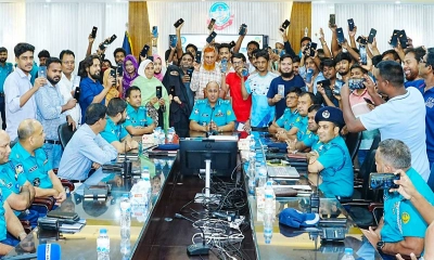 হারানো ৮৪টি মোবাইল ফিরে পেয়ে খুশি মালিকরা