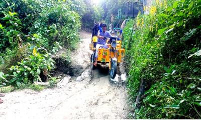 বেতবাড়ী-শাহজাহানপুর সড়ক গর্তে ভরা, দুর্ভোগে এলাকাবাসী