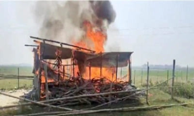 জলমহালটিতে কোটি টাকার মাছ লুটপাট, প্রশাসনের সামনে দুটি খলায় আগুন