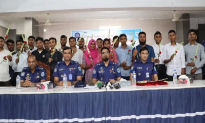 লালমনিরহাটে ১২০ টাকায় পুলিশে চাকরি পেলেন ১৭ জন