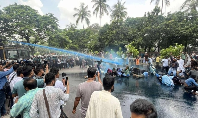 রণক্ষেত্র প্রেসক্লাব, আন্দোলনকারীদের ওপর সাউন্ড গ্রেনেড নিক্ষেপ