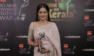 শাহরুখকে নাচ শেখানো অভিনেত্রীর জন্মদিন আজ