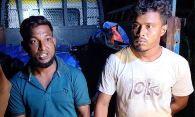 গ্রেপ্তারকৃত দুই যুবক।   ছবি- রূপালী বাংলাদেশ