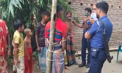 পাংশা উপজেলার যশাই ইউনিয়নের সমসপুর গ্রামে শ্বশুরকে গাছে বেঁধে নির্যাতন। ছবি- সংগৃহীত