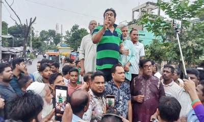 তারেক রহমানকে নিয়ে অপপ্রচারের প্রতিবাদে পুঠিয়ায় বিএনপির বিক্ষোভ