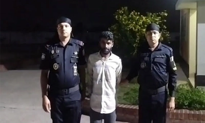 এক্সপ্রেসওয়েতে ছাদ উড়ে যাওয়া সেই বাসের চালক গ্রেপ্তার 