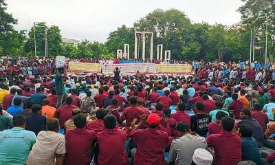 শহীদ মিনারে ‘মার্চ টু ঢাকা’ কর্মসূচিতে পল্লী বিদ্যুৎ সমিতি কর্মকর্তা-কর্মচারীরা ছবি: সংগৃহীত