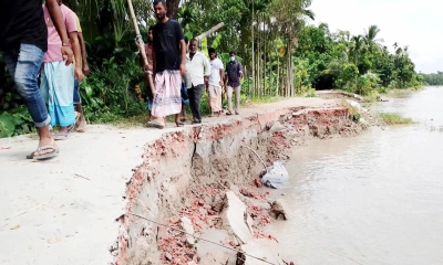অব্যাহত নদীভাঙনে বিলীন হচ্ছে বসতভিটা