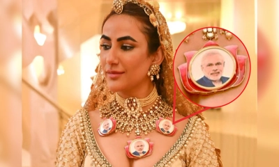 নরেন্দ্র মোদির ছবিযুক্ত নেকলেস পরে কানে ভারতীয় অভিনেত্রী
