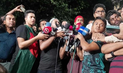 শান্তিপূর্ণভাবে আন্দোলন চালিয়ে যাওয়ার ঘোষণা জবি শিক্ষার্থীদের