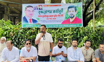 রূপগঞ্জে বিএনপি নেতার বৃক্ষরোপণ ও গাছ বিতরণ