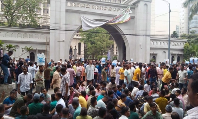 নগর ভবনে আজও ইশরাক সমর্থকদের অবস্থান, বন্ধ প্রধান ফটক