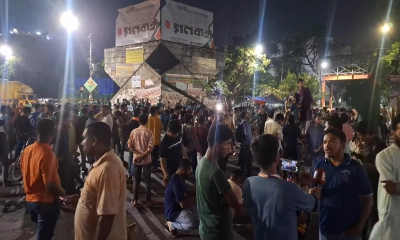 কুয়েট ভিসির পদত্যাগের দাবিতে শাহবাগ  অবরোধ