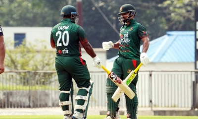 ইয়াসিরের ব্যাটে ঘুরে দাঁড়ানোর লড়াইয়ে বাংলাদেশ