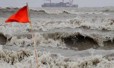 ৩ নম্বর সতর্ক সংকেত-চার সমুদ্রবন্দরে