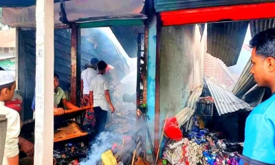 শ্রীবরদী উপজেলার ঝগড়ারচর বাজারে ভয়াবহ অগ্নিকাণ্ড। ছবি- রূপালী বাংলাদেশ