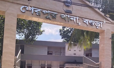 আ.লীগ নেতাকে ছিনিয়ে নিতে পুলিশের ওপর হামলা