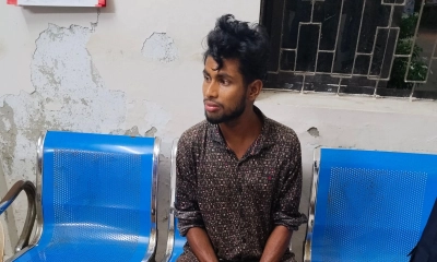 বাসস্ট্যান্ডে চাঁদাবাজি : পুলিশের হাতে গ্রেপ্তার রাসেল