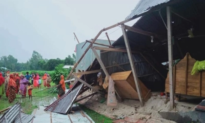 সিরাজগঞ্জে ঝড়ে ভেঙে যাওয়া ঘর। ছবি- সংগৃহীত