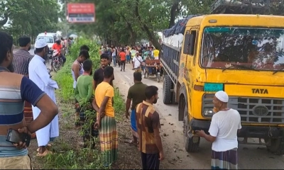 সিরাজগঞ্জে ট্রাকচাপায় প্রাণ গেল বাবা-ছেলের