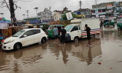 সোনারগাঁয়ে জলাবদ্ধতায় চরম ভোগান্তিতে পথচারী