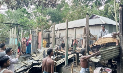সরিষাবাড়ী পৌরসভার বাউসি চন্দনপুর এলাকার আগুনে পুড়ে যাওয়া ক্ষতিগ্রস্থ বাড়ি। ছবি- রূপালী বাংলাদেশ