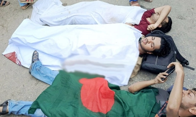 পুলিশের অ্যাকশনের পর ইউআইই ‘র কয়েকজন শিক্ষার্থী রাস্তায় শুয়ে পড়েন।       ছবি- সংগৃহীত