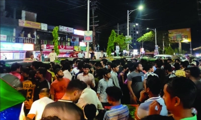 শাবিপ্রবির শিক্ষককে মারধর, শিক্ষার্থীদের সড়ক অবরোধ 