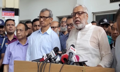 ট্রেনের ছাদে চড়া নিষেধ, জানালা দিয়েও প্রবেশ বন্ধ: রেল উপদেষ্টা