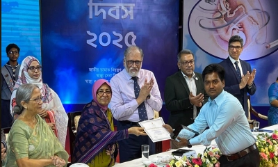তামাক নিয়ন্ত্রণে জাতীয় সম্মাননা পেলেন পঞ্চগড়ের সহকারি কমিশনার