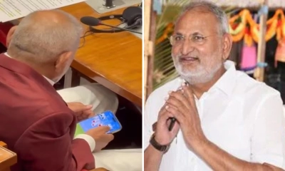 পার্লামেন্টে বসে তাস খেলছেন মন্ত্রী