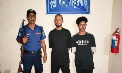 আটক হানিফুজ্জামান মুন ও রেহান ইসলাম। ছবি- রূপালী বাংলাদেশ