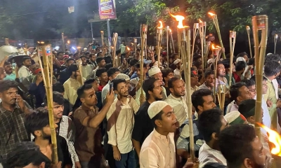 শাহবাগে বৈষম্যবিরোধী ছাত্র আন্দোলনের মশাল মিছিল
