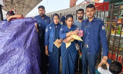 ট্রেনে প্রসব বেদনার পর প্ল্যাটফর্মে সন্তান প্রসব