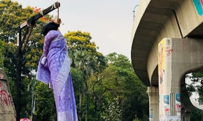 টিএসসিতে আলোচিত নারী কুশপুত্তলিকাটি কার?