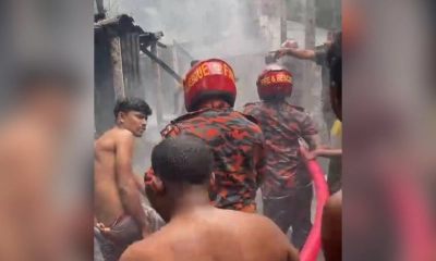 উল্লাপাড়ায় আগুনে ৮ বাড়ি পুড়ে ছাই