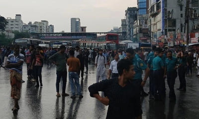 উত্তরায় ছাত্র-জনতার ব্লকেড। ছবি- রূপালী বাংলাদেশ