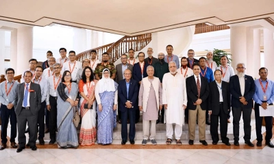ঈদ নির্বিঘ্ন হওয়ায় কর্মকর্তাদের ধন্যবাদ দিলেন প্রধান উপদেষ্টা