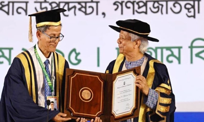 ড. ইউনূসকে ডি-লিট ডিগ্রি দিল চবি