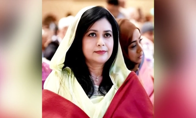 ১৭ বছর পর দেশের মাটিতে পা রাখলেন জোবাইদা রহমান