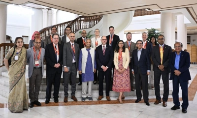প্রধান উপদেষ্টার সঙ্গে মার্কিন ব্যবসায়ী প্রতিনিধিদলের সাক্ষাৎ