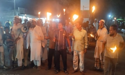 বকেয়া পাওনার দাবিতে পাটকল শ্রমিকদের মশাল মিছিল